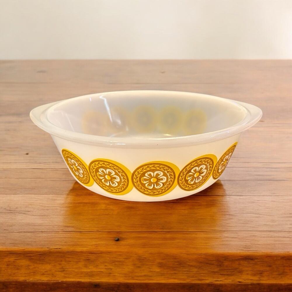 Vintage Glasbake J2600 Casserole Yellow Gold Medallion Floral Daisy Dish 2 QT.